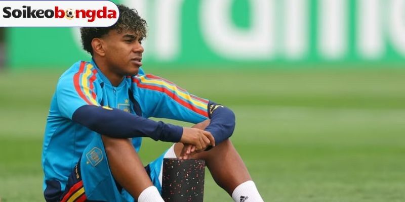 Lamine Yamal Đứng Trước Nguy Cơ Bỏ Lỡ Chung Kết World Cup 1 Lamine Yamal quấn băng ở đùi và không huấn luyện cùng đội
